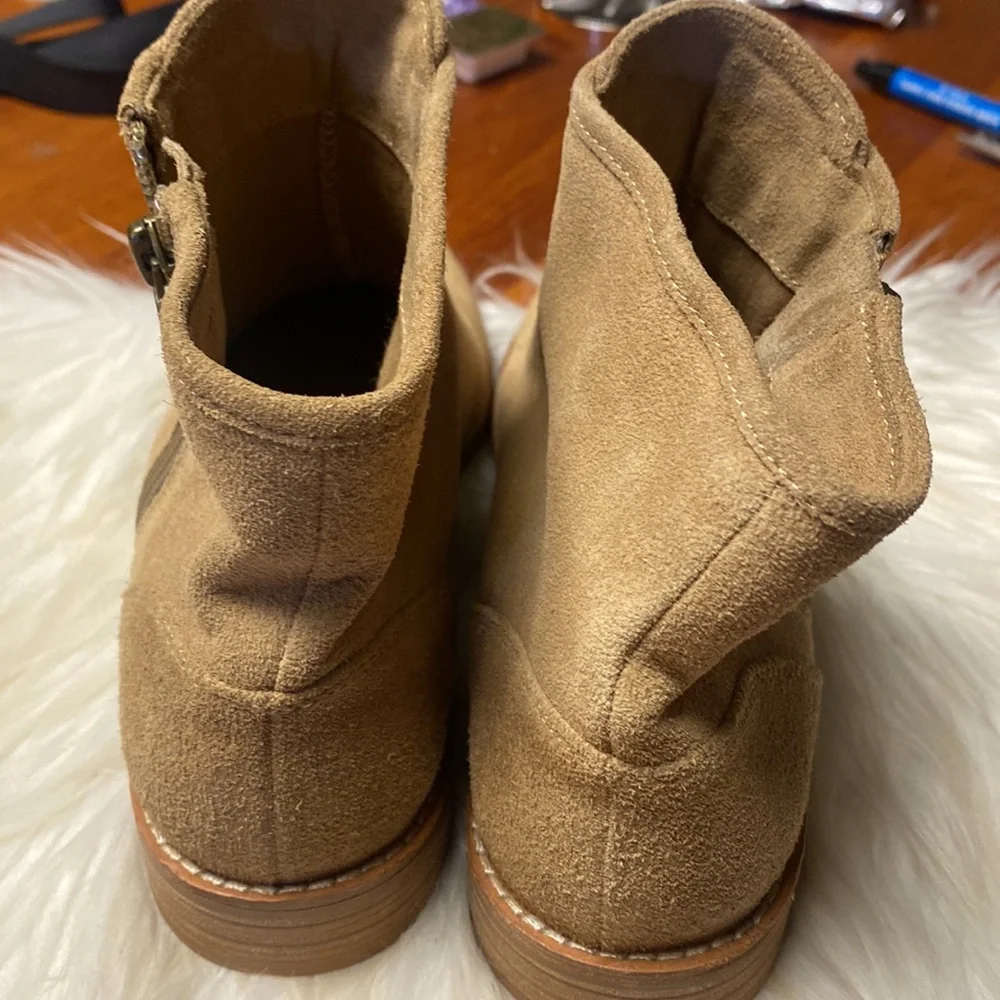 Light tan zip up suede booties by Splendid size 6.5